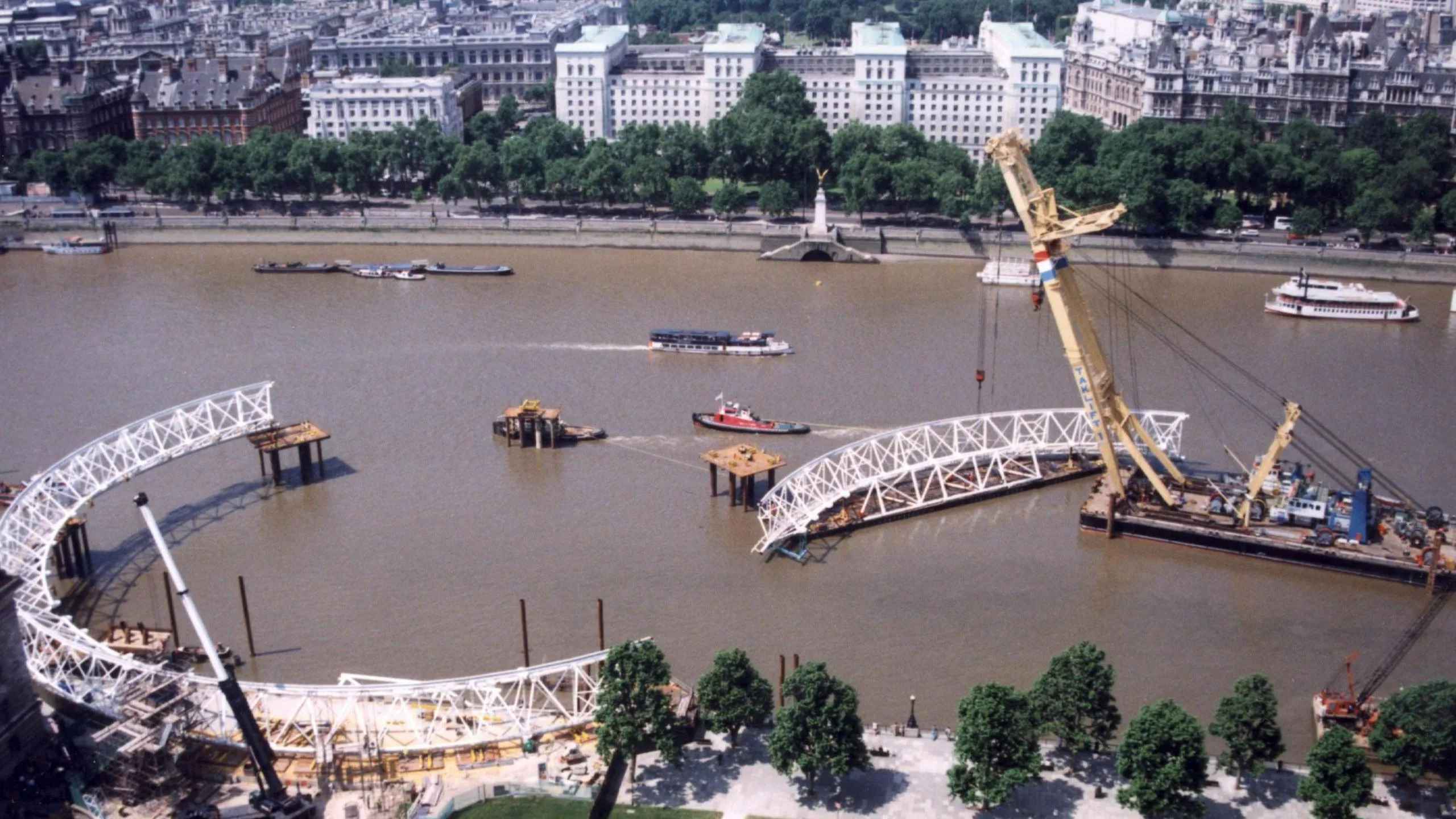 London Eye Construction View